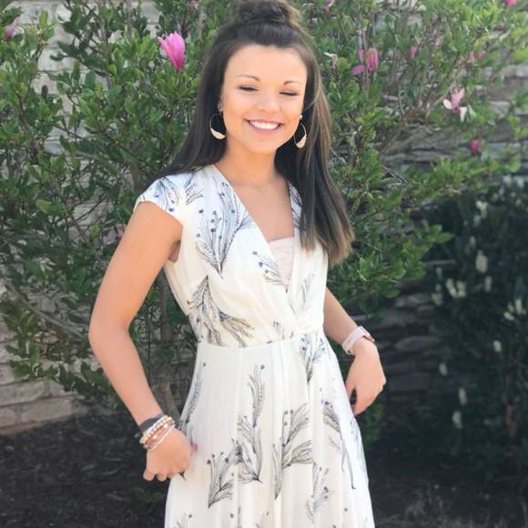 Meet your Posher, Bailee - Picture 1 of 1